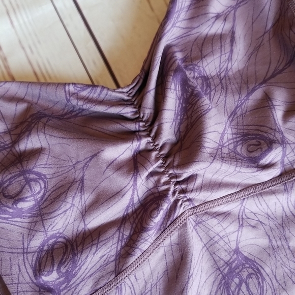 Lululemon Aria Peacock Feather Tank sz 8 built in bra purple mesh back in center - Picture 8 of 8